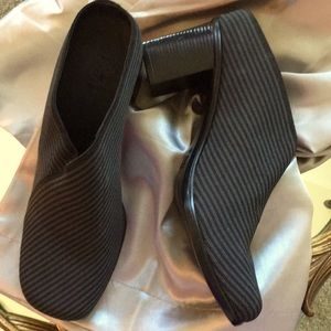 NWOT Boutique medium size block heel